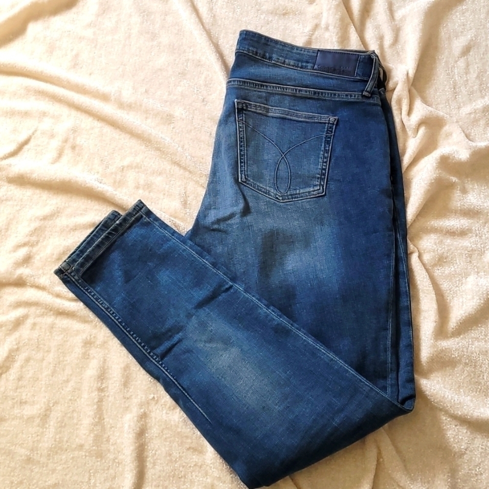𝅺CALVIN Klein Jeans - Picture 2 of 3